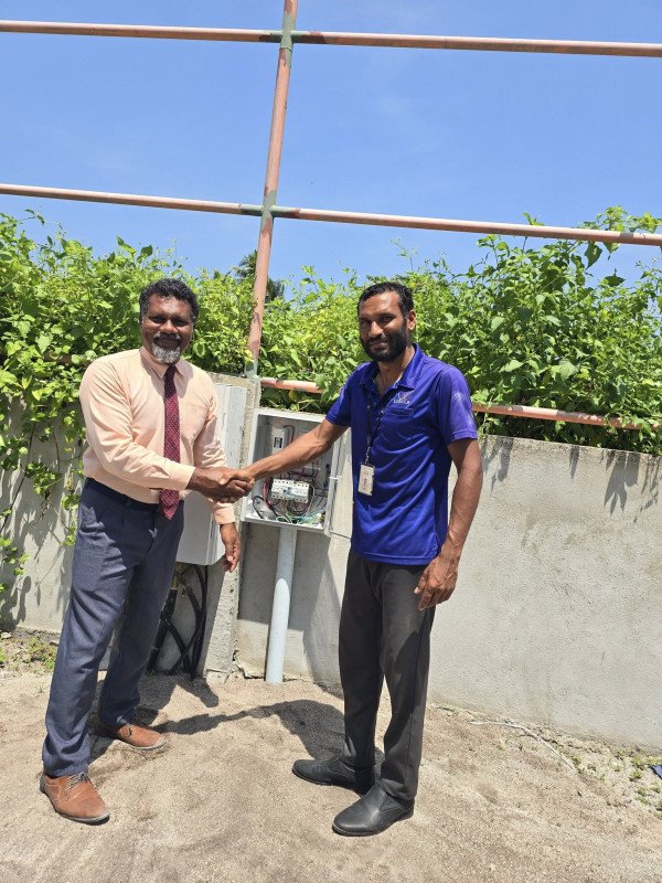 މަގުބައްތިތަކަށް ކަރަންޓް ދިނުން